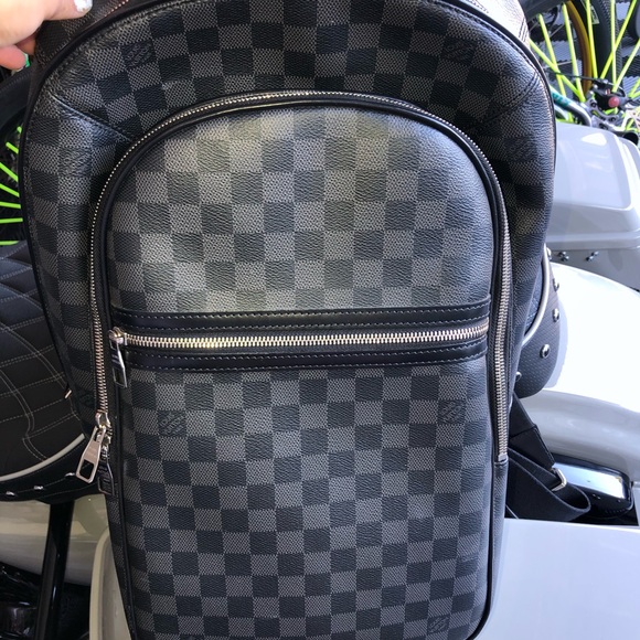 Louis Vuitton - Picture 2 of 14